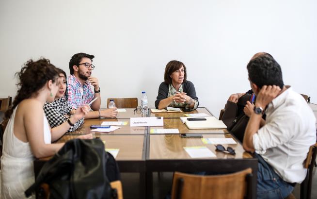 Numa sessão do programa Mentorias UMinho, partilhando experiências com alunos desta academia